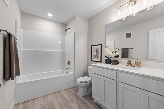 2009 Goldenray Drive, Faribault, MN 55021