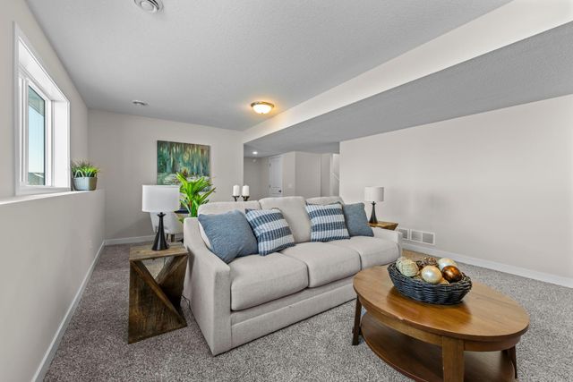 2009 Goldenray Drive, Faribault, MN 55021