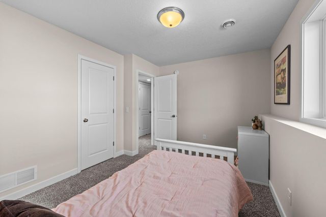 2009 Goldenray Drive, Faribault, MN 55021