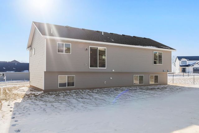 2009 Goldenray Drive, Faribault, MN 55021