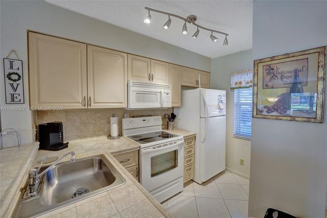2228 N Cypress Bend Drive 103, Pompano Beach, FL 33069