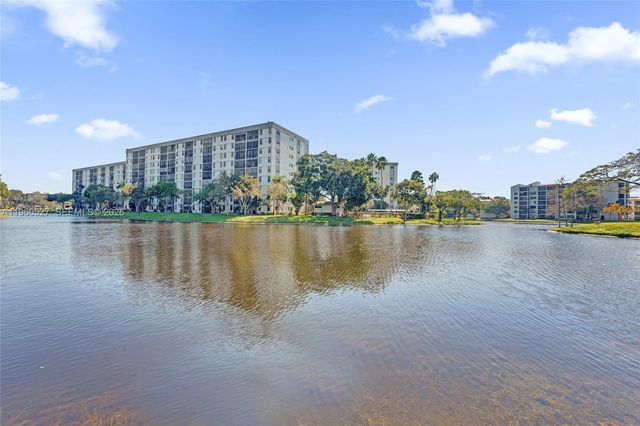 2228 N Cypress Bend Drive 103, Pompano Beach, FL 33069