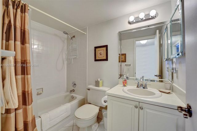2228 N Cypress Bend Drive 103, Pompano Beach, FL 33069