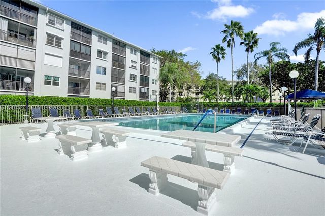 2228 N Cypress Bend Drive 103, Pompano Beach, FL 33069