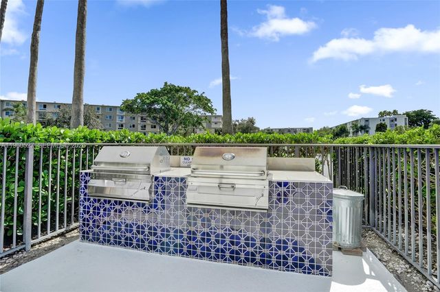 2228 N Cypress Bend Drive 103, Pompano Beach, FL 33069