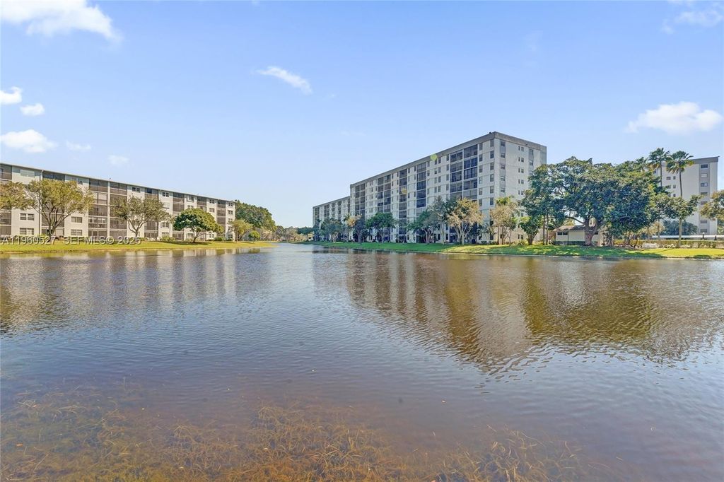 2228 N Cypress Bend Drive 103, Pompano Beach, FL 33069