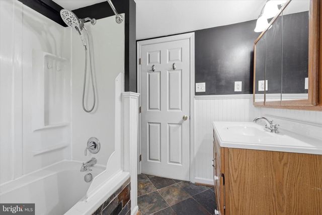 735 NEWPORTVILLE RD, Croydon, PA 19021