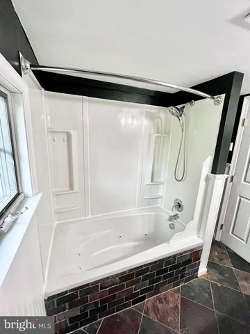 735 NEWPORTVILLE RD, Croydon, PA 19021