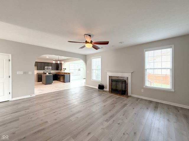 8644 N Deer Crossing Boulevard, Mccordsville, IN 46055