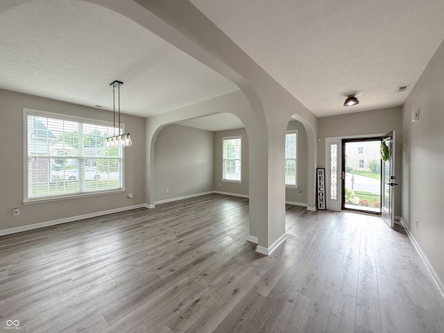 8644 N Deer Crossing Boulevard, Mccordsville, IN 46055