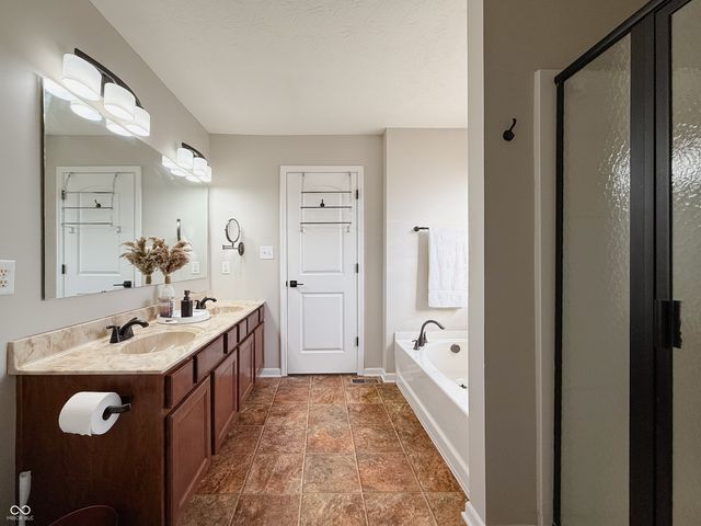 8644 N Deer Crossing Boulevard, Mccordsville, IN 46055