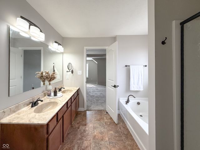 8644 N Deer Crossing Boulevard, Mccordsville, IN 46055