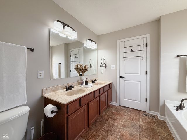 8644 N Deer Crossing Boulevard, Mccordsville, IN 46055