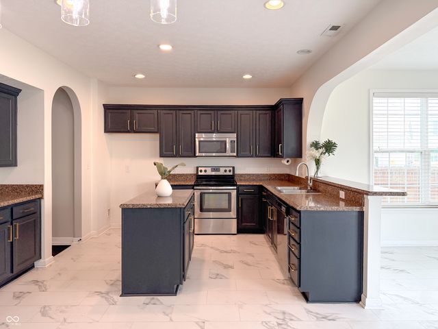 8644 N Deer Crossing Boulevard, Mccordsville, IN 46055