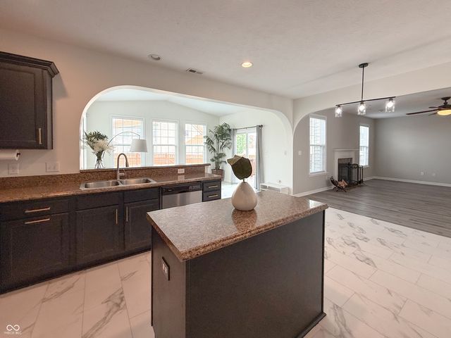 8644 N Deer Crossing Boulevard, Mccordsville, IN 46055