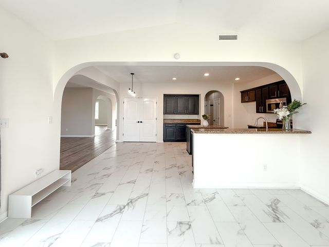 8644 N Deer Crossing Boulevard, Mccordsville, IN 46055