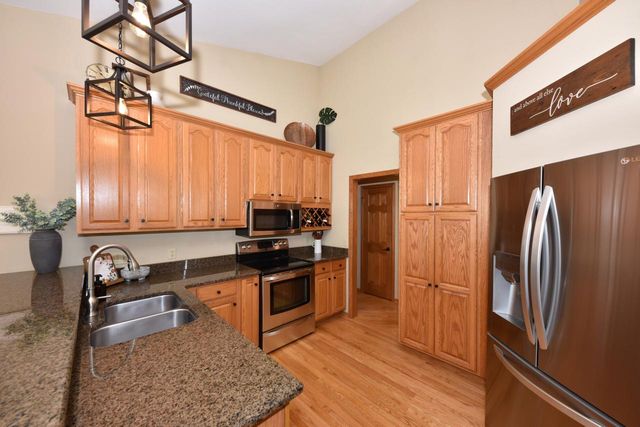 W263N2345 Deer Haven DRIVE, Pewaukee, WI 53072