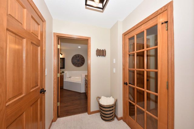 W263N2345 Deer Haven DRIVE, Pewaukee, WI 53072
