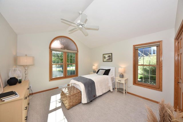W263N2345 Deer Haven DRIVE, Pewaukee, WI 53072