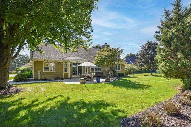 W263N2345 Deer Haven DRIVE, Pewaukee, WI 53072
