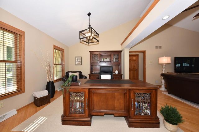 W263N2345 Deer Haven DRIVE, Pewaukee, WI 53072