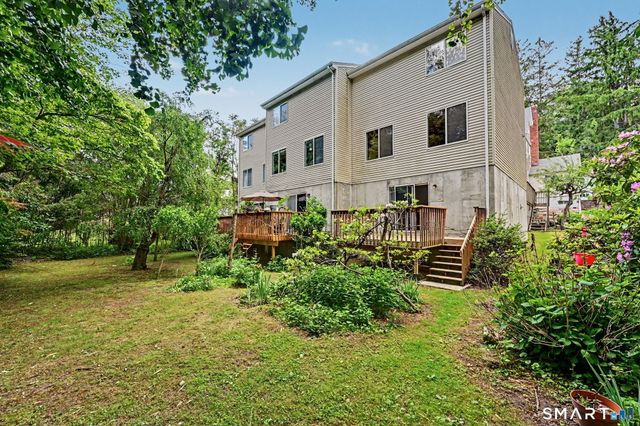 83 Columbus Place A, Stamford, CT 06907