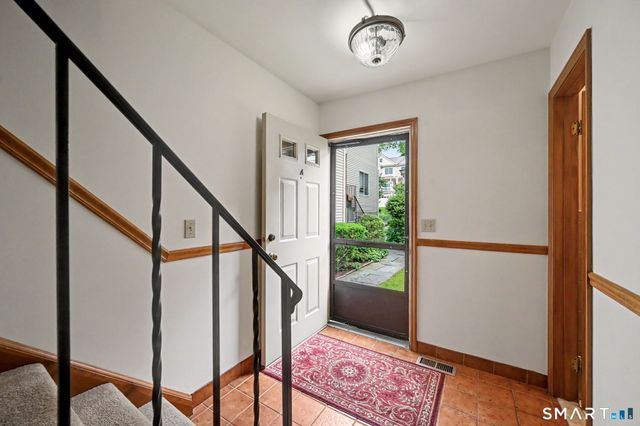 83 Columbus Place A, Stamford, CT 06907