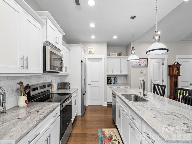 76 S Anvil Avenue, Hendersonville, NC 28792