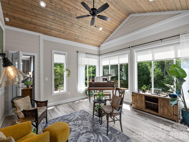 76 S Anvil Avenue, Hendersonville, NC 28792