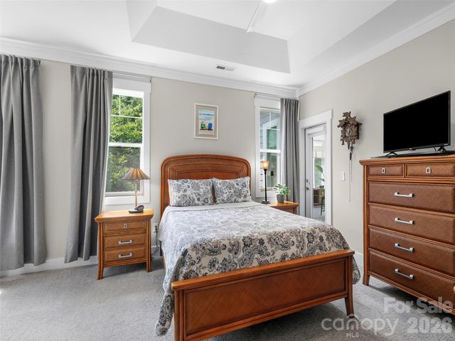 76 S Anvil Avenue, Hendersonville, NC 28792