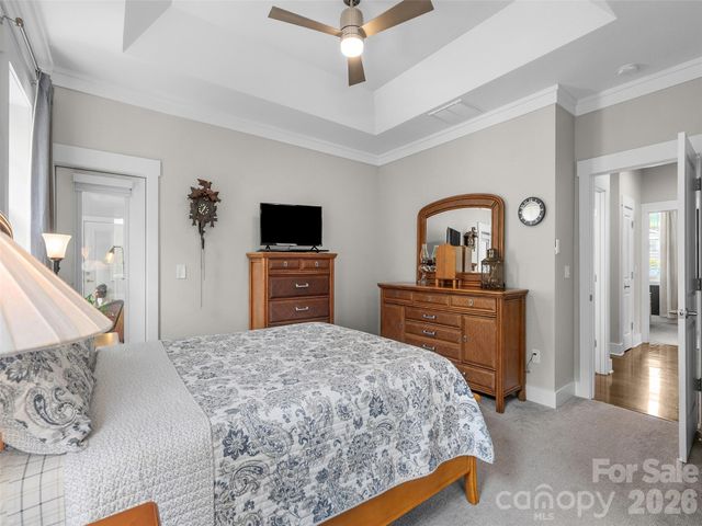 76 S Anvil Avenue, Hendersonville, NC 28792