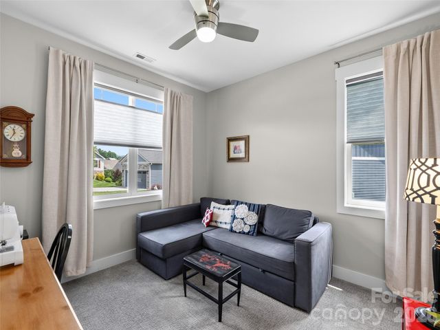 76 S Anvil Avenue, Hendersonville, NC 28792