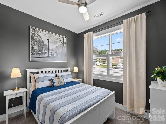 76 S Anvil Avenue, Hendersonville, NC 28792