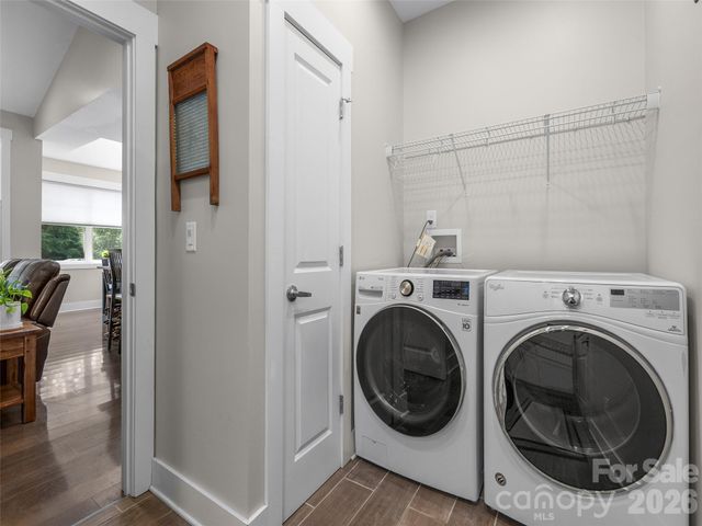 76 S Anvil Avenue, Hendersonville, NC 28792