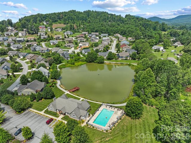 76 S Anvil Avenue, Hendersonville, NC 28792