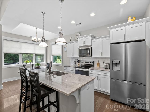 76 S Anvil Avenue, Hendersonville, NC 28792