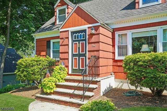 4 Kensington Rd, Madison Boro, NJ 07940