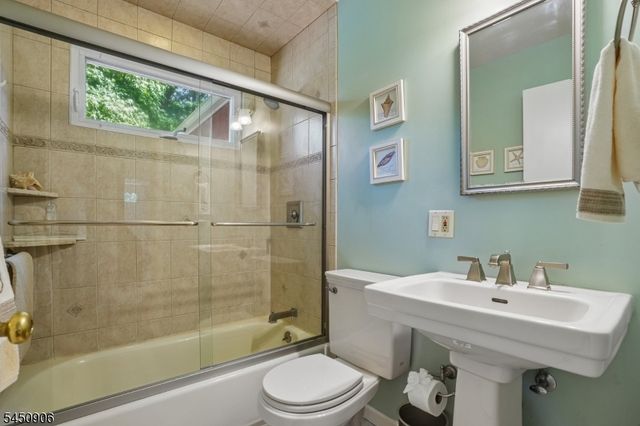 4 Kensington Rd, Madison Boro, NJ 07940