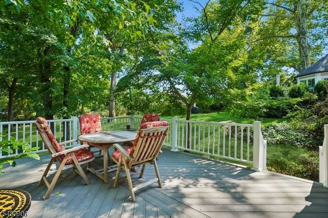 4 Kensington Rd, Madison Boro, NJ 07940