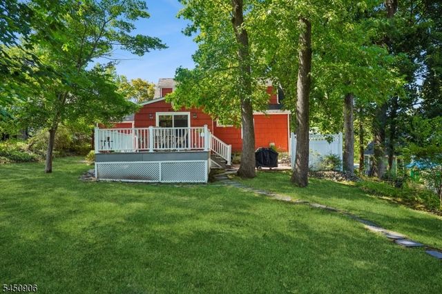 4 Kensington Rd, Madison Boro, NJ 07940