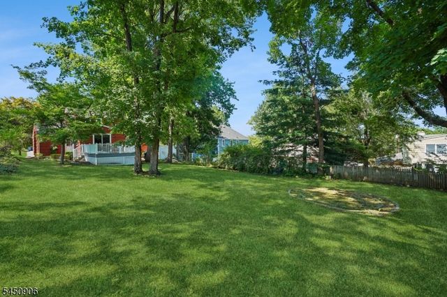 4 Kensington Rd, Madison Boro, NJ 07940