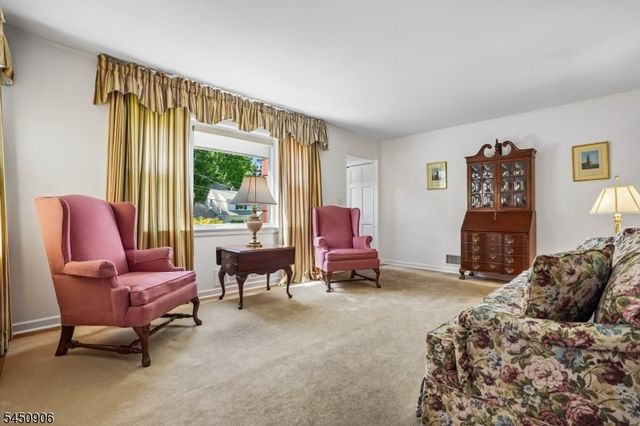 4 Kensington Rd, Madison Boro, NJ 07940