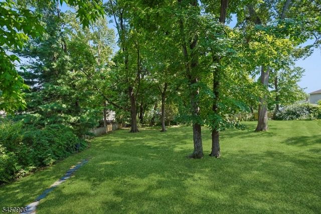 4 Kensington Rd, Madison Boro, NJ 07940