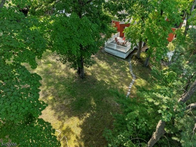 4 Kensington Rd, Madison Boro, NJ 07940