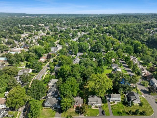 4 Kensington Rd, Madison Boro, NJ 07940