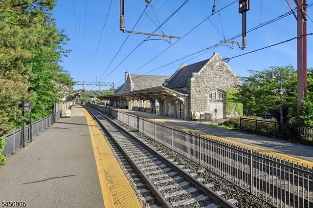 4 Kensington Rd, Madison Boro, NJ 07940
