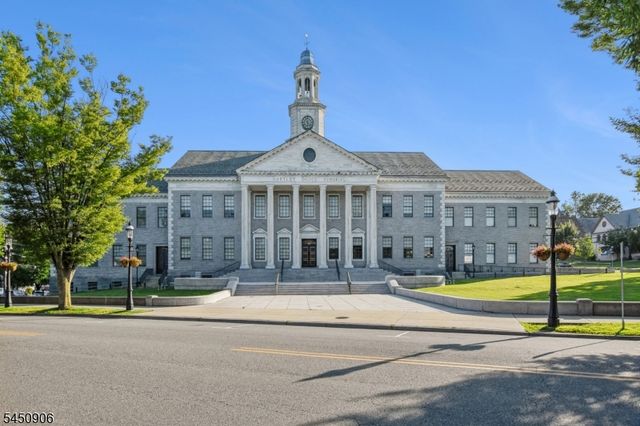 4 Kensington Rd, Madison Boro, NJ 07940