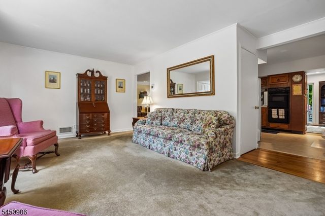 4 Kensington Rd, Madison Boro, NJ 07940