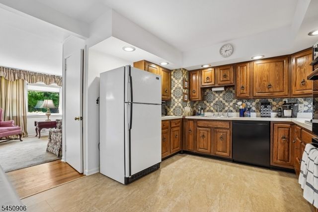 4 Kensington Rd, Madison Boro, NJ 07940