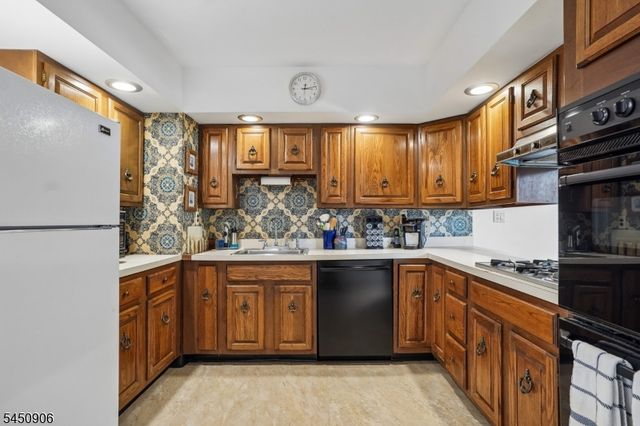 4 Kensington Rd, Madison Boro, NJ 07940